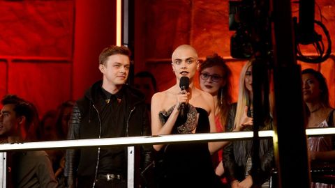 La modelo y actriz junto al tambi�n actor Dane DeHaan.