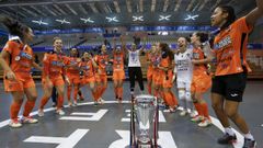 Las jugadoras del Burela FSF celebran la Champions conseguida en Lugo