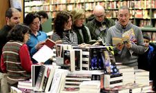 El grupo se reuni� excepcionalmente en Casa del Libro.