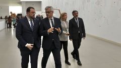 El presidente asturiano, Adri�n Barb�n, con el secretario de Estado de Transportes, Movilidad y Agenda Urbana, David Lucas, a su llegada al centro de arte Laboral, en Gij�n