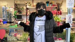Clara Fern�ndez, floristera de la Praza de Abastos, obligada a cerrar los s�bados