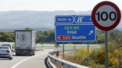 Diez kil�metros de la A-54 entre Lugo y Gunt�n con limitaci�n a 100 por hora