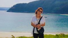 Mar�a Jos� Guerero en la costa de Viveiro, en uno de sus viajes a Galicia
