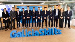 Ocho gallegos obtuvieron siete medallas en la SpainSkills, entre ellos H�ctor S�nchez (sexto por la derecha) y Mart�n Souto (el cuarto)