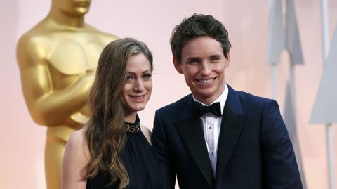 Eddie Redmayne con su mujer