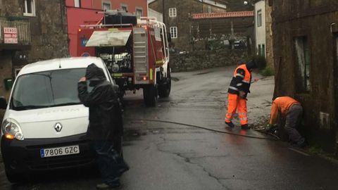 Temporal Ana en Barbanza: atasco en un tubo de aguas pluviales en Boiro