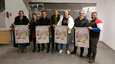 El concejal de Cultura present� la feria acompa�ado de otros integrantes de la comisi�n organizadora