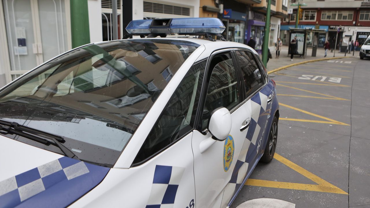 El choque entre un coche y un motorista en Ferrol se salda con un herido