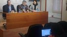 Xuan Valladares, rodeado de Pedro de Rueda (PP) y de Carmen Fern�ndez (Foro)