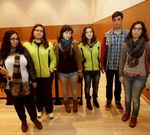 Eva Came�n -tercera por la derecha- y el resto de los monitores del obradoiro ambiental Sendas Carballo.