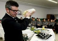 Jos� Soto ense�ar� en Lal�n la elaboraci�n de c�cteles.