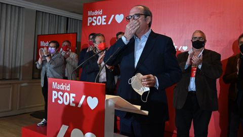 El candidato socialista, �ngel Gabilondo, tras comparecer ante la prensa para valorar los resultados electorales