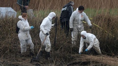 La polic�a sigue buscando los restos de la familia asesinada.