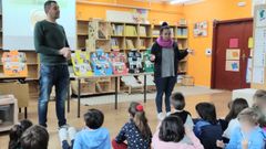 Prefosionales de A Creba imparten las charlas en los centros educativos.