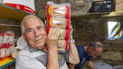 Fructuoso Mouzo, alma m&aacute;ter de la Fagu&iacute;a de Carn&eacute;s, ayer con los preparativos 