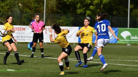 Isina dispara a puerta para anotar el primer gol azul