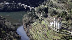 El camino que no se har� permitir�a recorrer la orilla del tramo final del Cabe, antes de su desembocadura en el r�o Sil