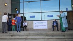 En el hospital de Barbanza se comenz� a vacunar ayer a las personas de 70 a 74 a�os, y se continu� con la inmunizaci�n de los mayores de 75