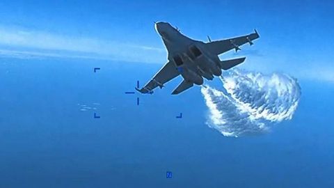 Imagen de archivo de un avi�n de combate ruso en unas maniobras sobre el Mar Negro.