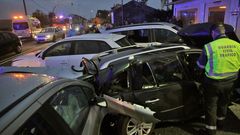 Accidente de tr�fico con varios veh�culos implicados en Cor�n, Vilanova de Arousa