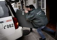 La Guardia Civil recogi� material en la consulta el d�a de la detenci�n.