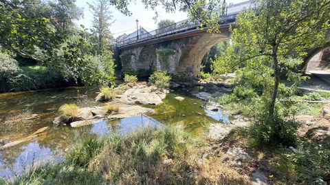 Puente del Verdugo en Ponte Caldelas, con el r�o en m�nimos por sequ�a
