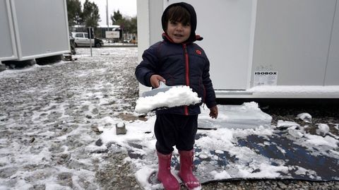 Nieve y frío en el campamento de refugiados de Lesbos.