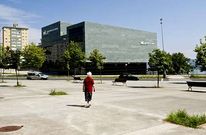 Vista de la plaza sobre la que se asentar� la zona de estacionamiento integr�ndola en el mismo. 