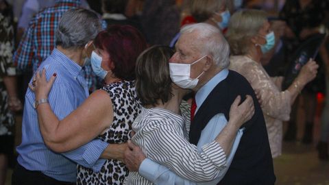 Son los que m�s ha sufrido, por fin pueden bailar agarrados