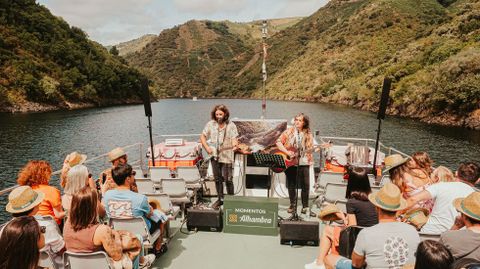 Este festival programa todos los años un concierto sorpresa en uno de los barcos que hacen recorridos turísticos por el cañón del Sil