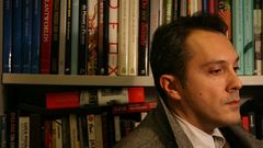 Marco Cicala ofrece en �Eterna Espa�a� una galer�a de retratos de personajes como Vel�zquez, el Quijote, la princesa de �boli, Marisol, Santiago Carrillo o Amancio Ortega