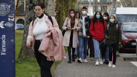 Primer da sin mascarillas en la calle en Santiago