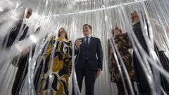 La exposici�n fue inaugurada este jueves por el conselleiro de Cultura. En la foto, en el interior de la obra de Jes�s Rafael Soto