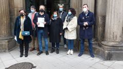 El grupo socialista, que compareci� ante los medios para dar a conocer el informe del Consello de Contas, no descarta denunciar el caso ante la Justicia.