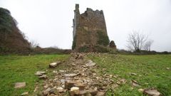 Derrumbe de parte de la pared de la torre de Tor�s, en As Nogais, el pasado mes de febrero
