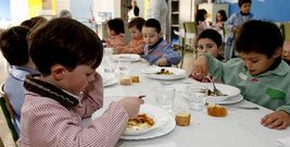 La Xunta avanz� anteayer que librar� un pago este mes para afrontar los atrasos de los comedores.