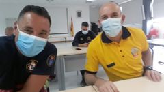 Mario Antua con uno de sus compaeros del curso, Jos Luis Gadea, del Samur