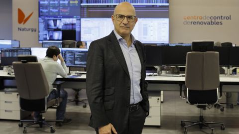 Jorge Barredo, en el Centro de Control de Renovables de Naturgy en A Coru�a