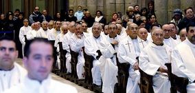 El sacerdote leon�s de 58 a�os fue arropado por su familia, que no pudo contener el llanto, sacerdotes y numerosos fieles de las di�cesis de Santiago y Le�n.