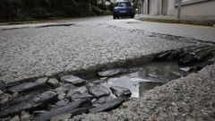 R�a da Estila. El desv�o de los autobuses durante la construcci�n de Basqui�os dej� el pavimento, ya algo deteriorado, totalmente destrozado.