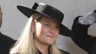 Mette-Marit particip� en el funeral de la princesa Astrid de Noruega, que falleci� apenas 15 despu�s del rey Harald