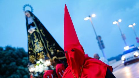 El buen tiempo acompañó el paso de la virgen de los Dolores en Porto do Son