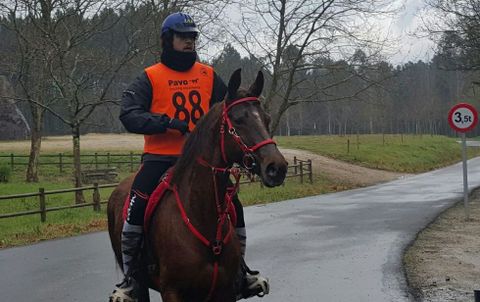 Adri�n Casta�er comenz� a montar a caballo con tan solo tres a�os y apunta muy alto en la h�pica gallega