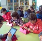 Los alumnos cercedenses utilizando sus iPad en clase. 