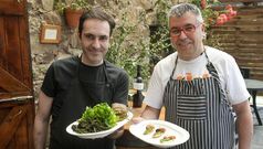 Los cocineros Tenreiro (izquierda) y Galandum, ayer. 