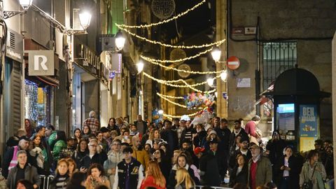 Las calles se llenaron de gente para ver la iluminación
