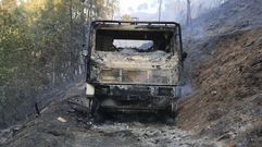 As� quedaron el cami�n y el todoterreno calcinados en el incendio de Ribas de Sil