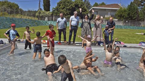 Inauguracin de la piscina de Bobors el verano pasado
