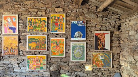 Son 44 obras de 19 artistas galegos, impresas en 1971 por Serigrafía Gallega en Vigo, e procedentes agora da colección de Antía Cal