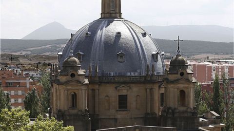Exterior del Monumento a los Ca�dos, en Pamplona, donde se encuentran los restos mortales enterrados en su cripta de dos de los generales que protagonizaron el golpe militar. 
